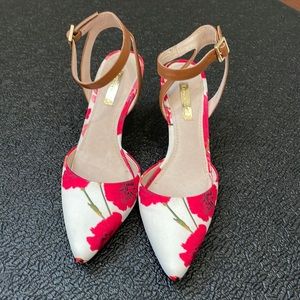 Louise et Cie Fabric Flower Pumps sz 6.5/36.5 - gently worn